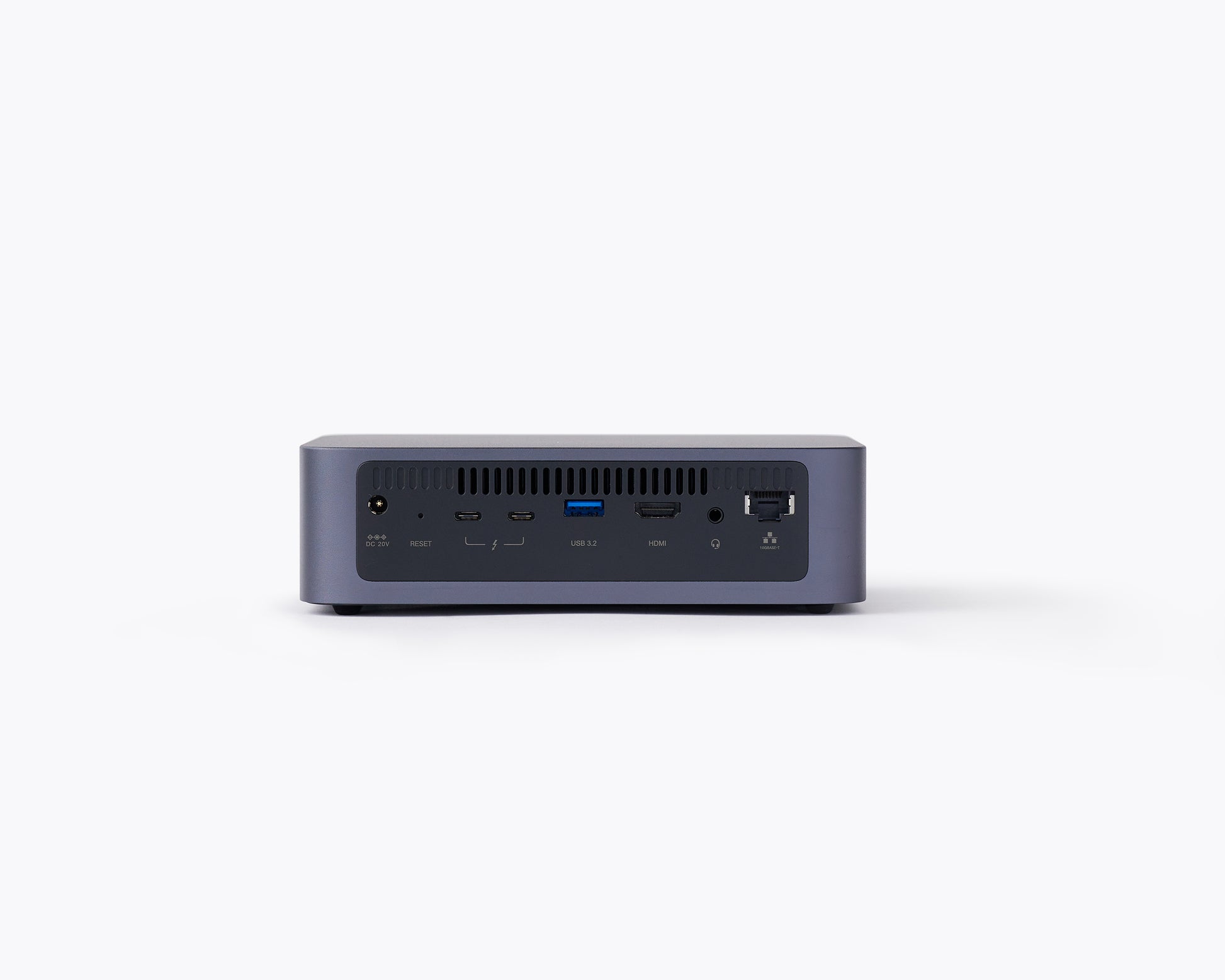 UGREEN NASync DXP480T Plusの背面ポート配置（10GbE LAN、Thunderbolt 4、USB、HDMIなどのインターフェース）