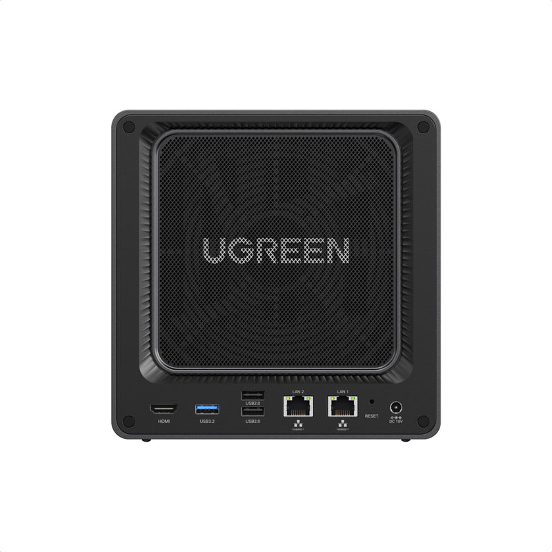 UGREEN NASync DXP4800 GT背面インターフェース。デュアル10GbE LANポート、HDMI、USB 3.2、USB 2.0、冷却ファンを搭載した4ベイNAS