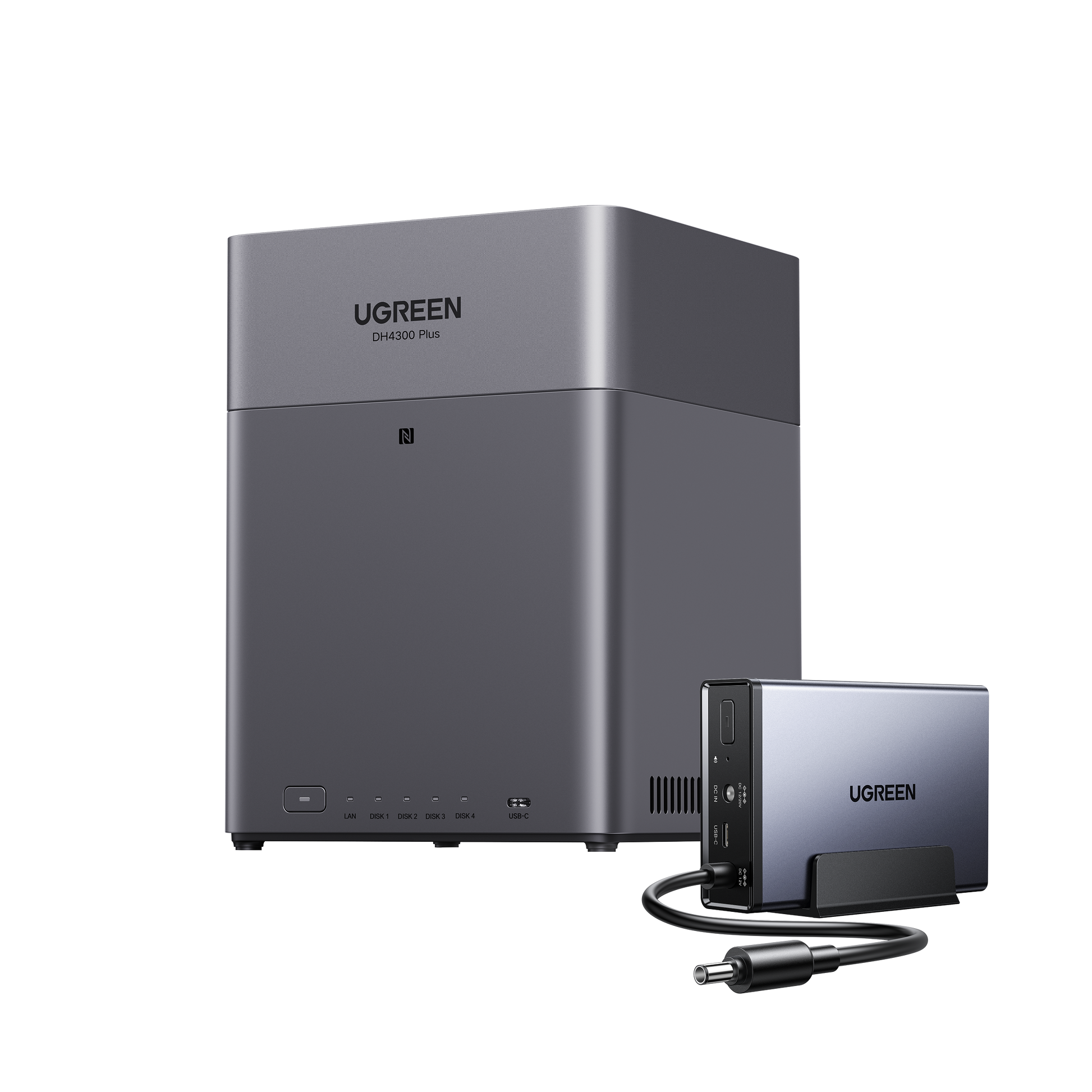 NASync DH4300 Plus本体とUGREEN NAS 120W DC無停電電源装置（UPS）を組み合わせた使用イメージ