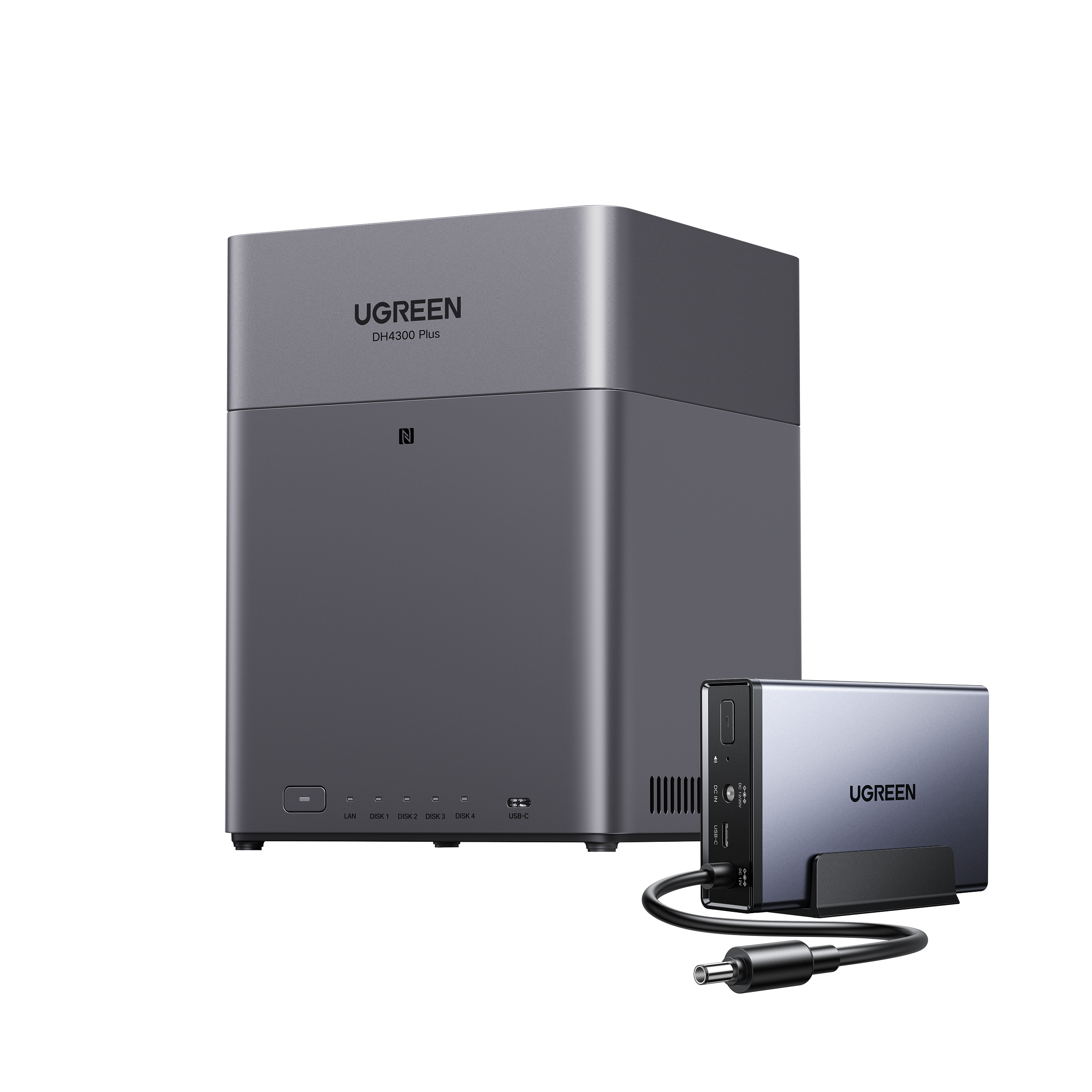 NASync DH4300 Plus本体とUGREEN NAS 120W DC無停電電源装置（UPS）を組み合わせた使用イメージ