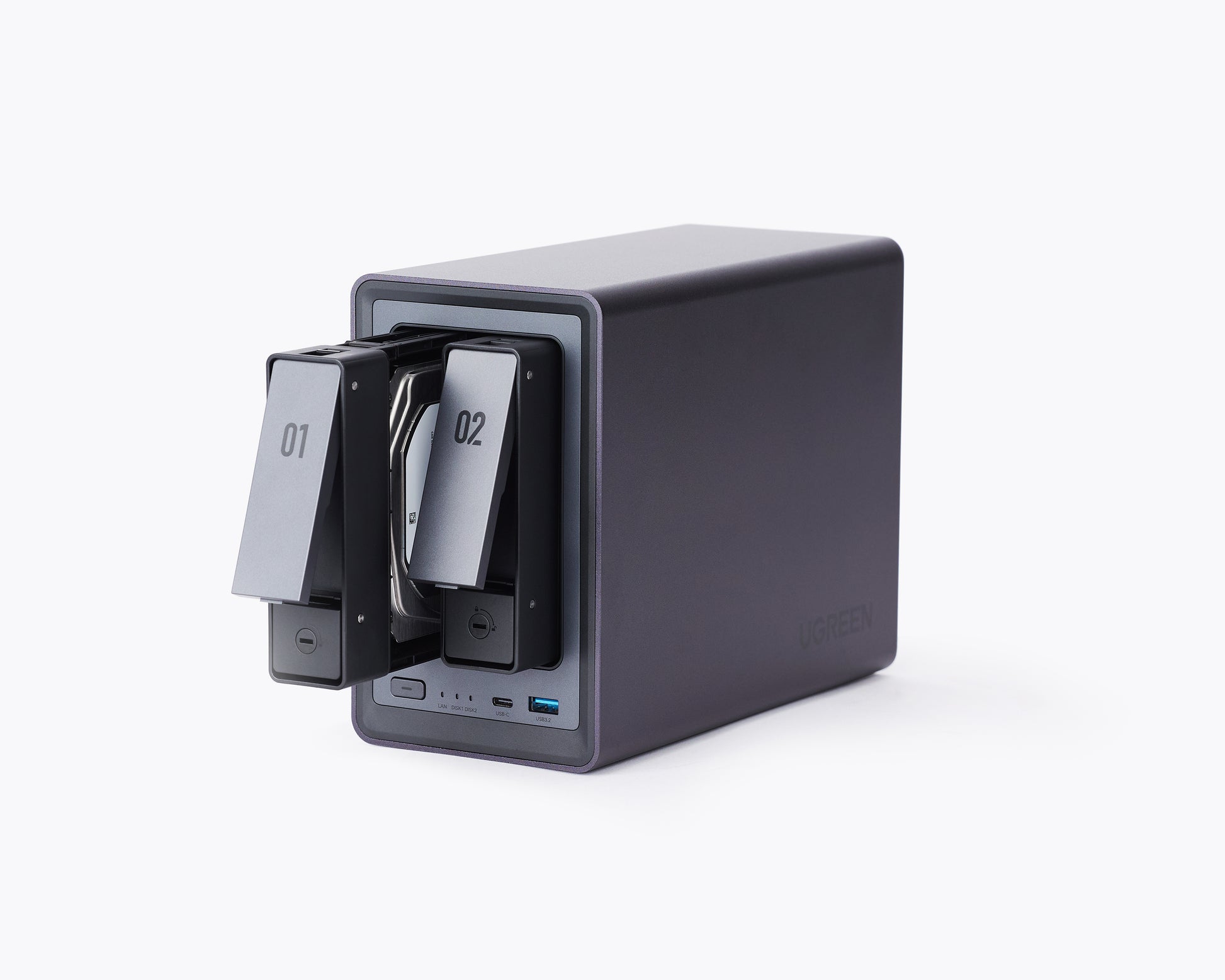UGREEN 2ベイ NAS デバイス（デュアルドライブベイが開放されており、ハードディスクスロットが表示されています）